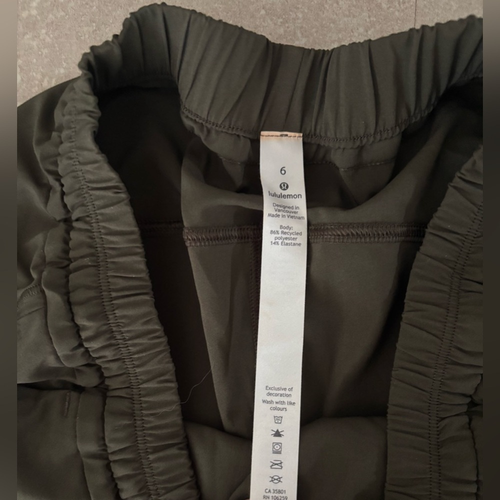 Lululemon Keep it Classic Crop Size 6 - Picture 5 of 9
